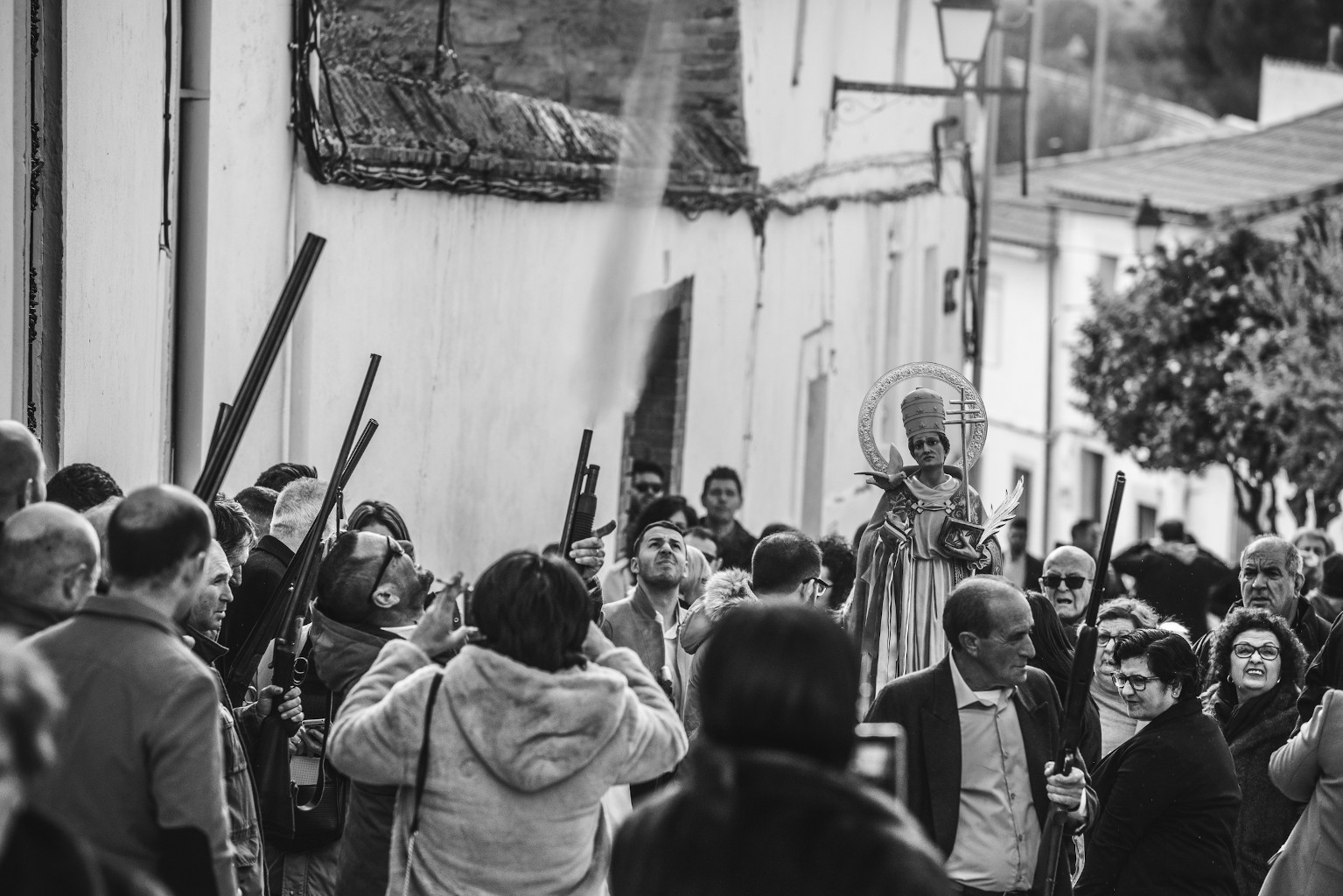 Escopetas y vivas a los Santos Martires en Portezuelo